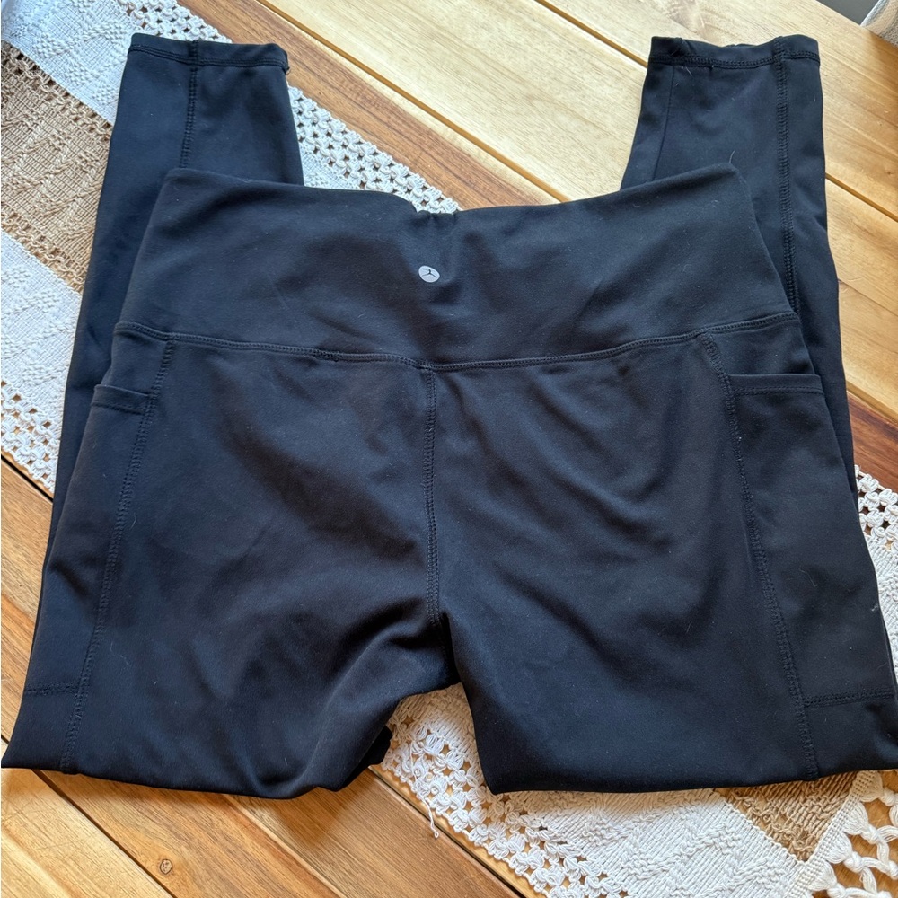 Danskin Black Leggings with Stretchy Fit and Wide Waistband♥️ side pockets